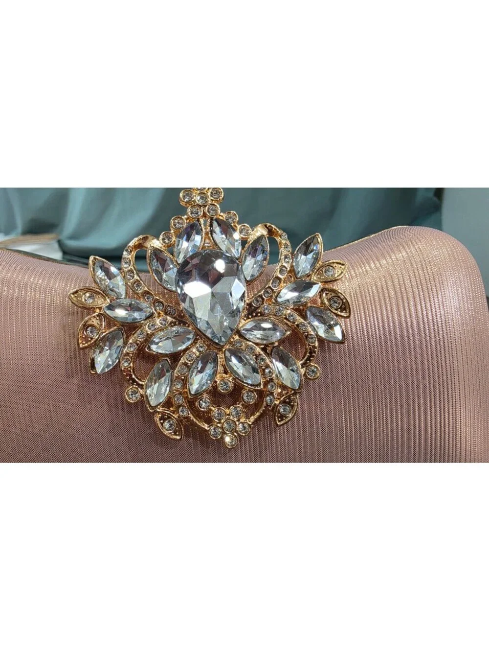 Elegant Pink Evening Clutch with Crystal Embellishment